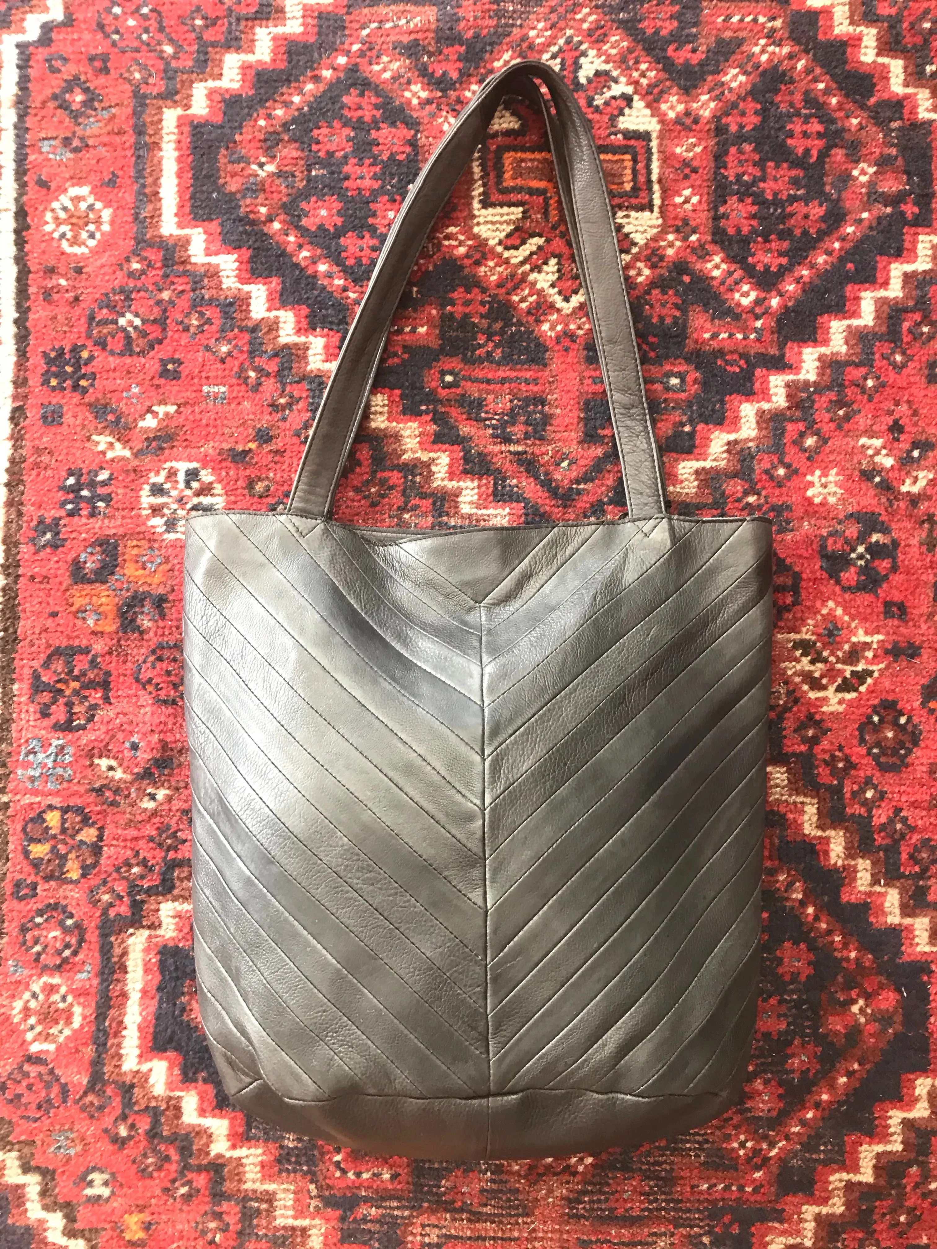 Rugged Hide: Ellen - black